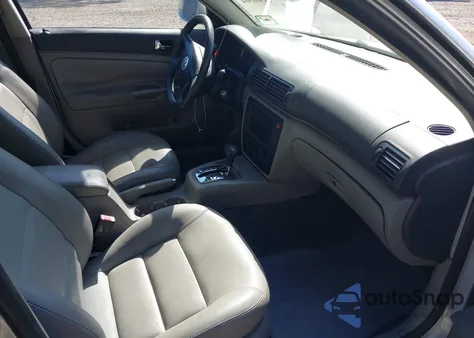 2005 Volkswagen Passat Gls Tdi from USA, damaged, VIN WVWAE63B85E076730